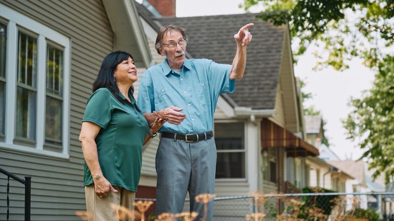 Home Instead caregiver with senior client in West Phoenix, Arizona
