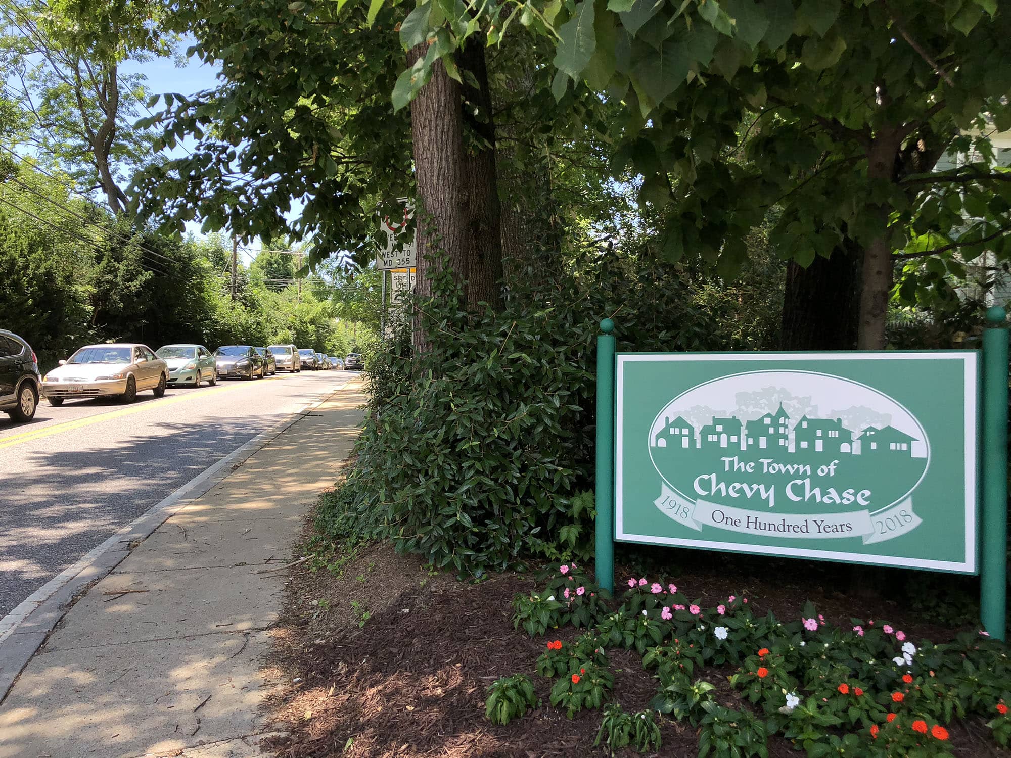 The Town of Chevy Chase sign