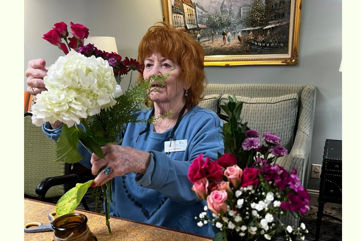 Home Instead Joins Virginia Beach Residents for Valentine’s Floral Arranging