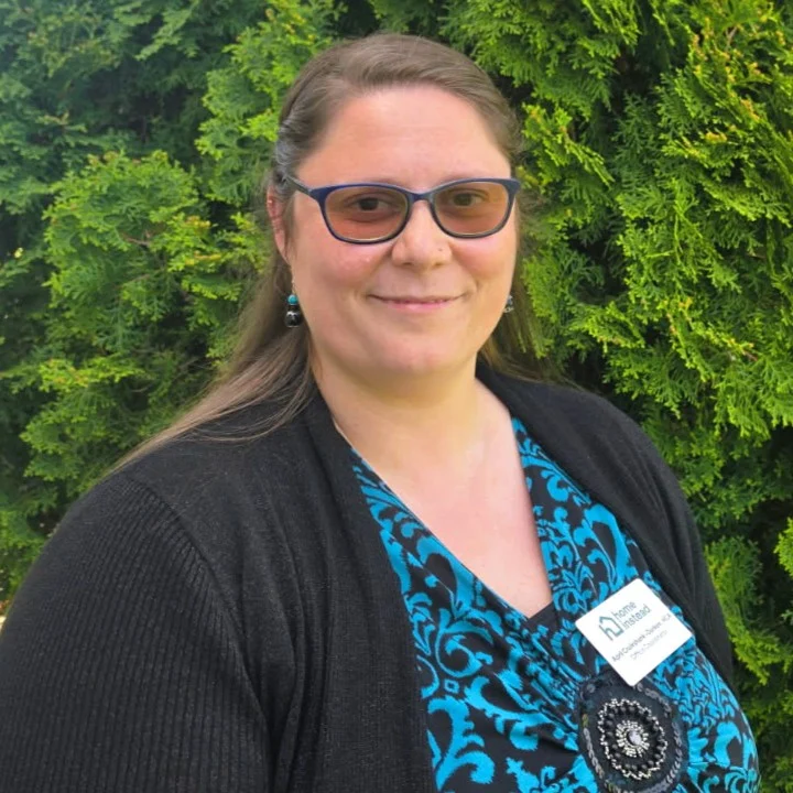 april cruikshank durkee headshot