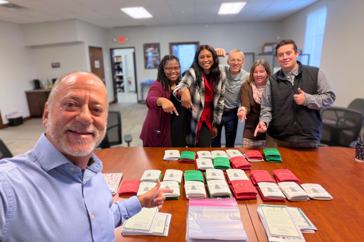 Home Instead and Students Deliver Holiday Joy in Noblesville & Lebanon, Indiana