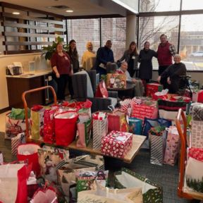 be a santa to a senior picture1