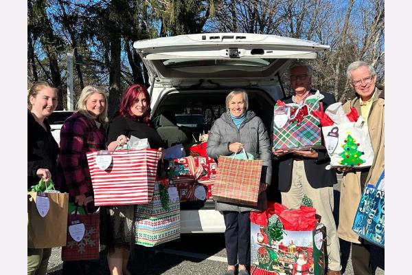Home Instead Shares Gifts with South Shore Elder Services in Norwell, MA