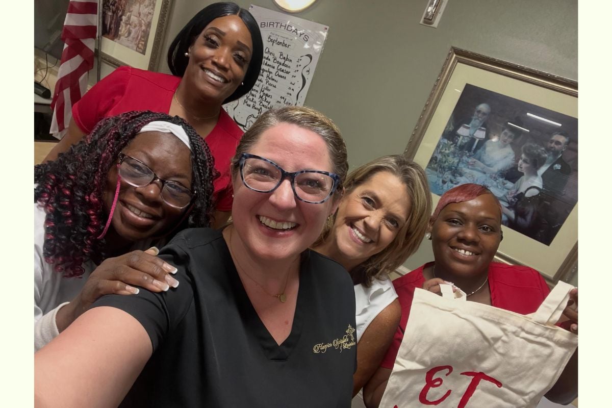 Home Instead Craft Tote Bags with Seniors at Woldenberg Village in New Orleans
