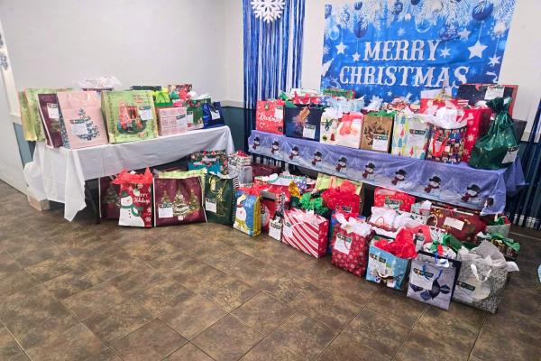 Home Instead of New Orleans Sets Be a Santa to a Senior Record