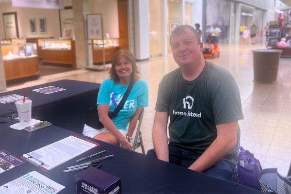 Home Instead Helps Sign Up Walk to End Alzheimer’s Teams in Evansville, Indiana