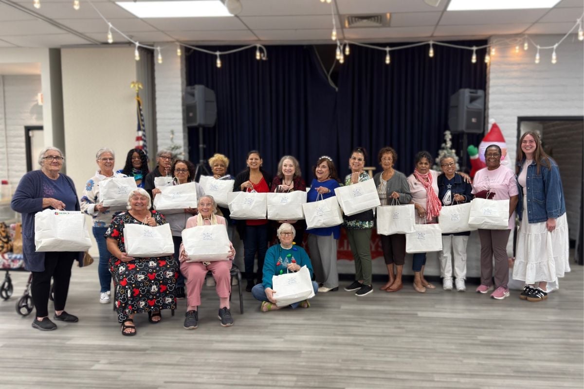 Home Instead Delivers Holiday Cheer to Seniors in Buckeye, AZ