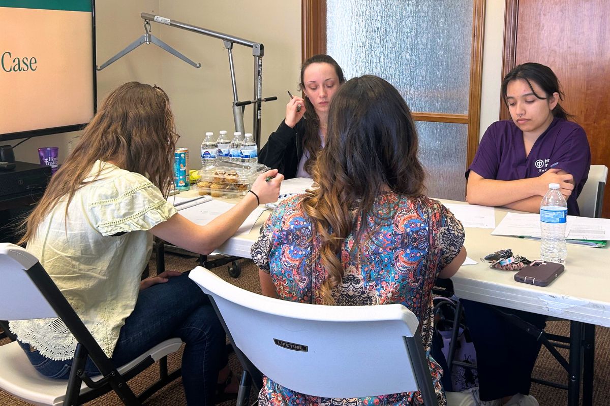 Home Instead Caregivers Level Up Their Alzheimer&rsquo;s Care in Mesa, AZ