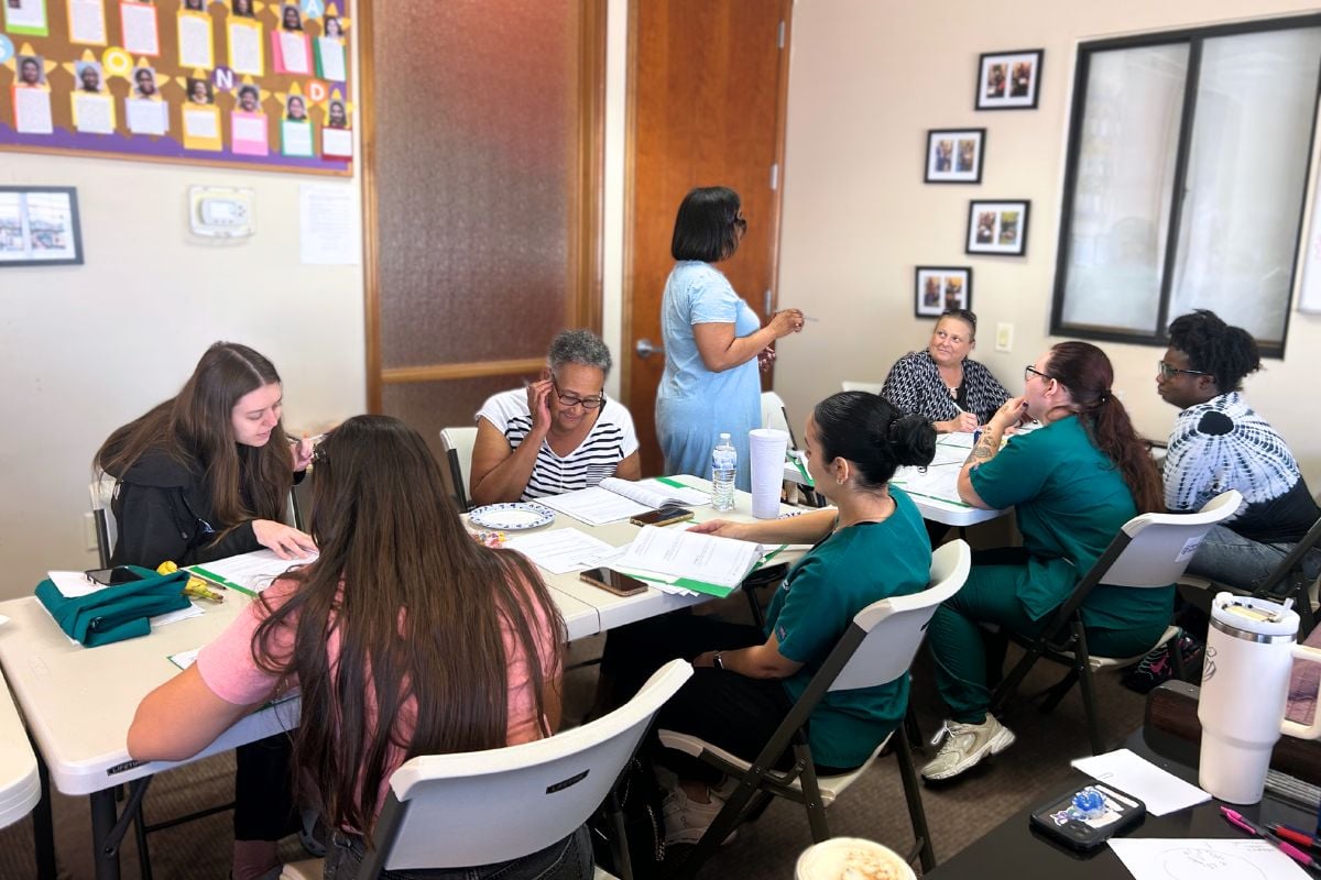 Home Instead Caregivers Level Up Their Alzheimer’s Care in Mesa, AZ