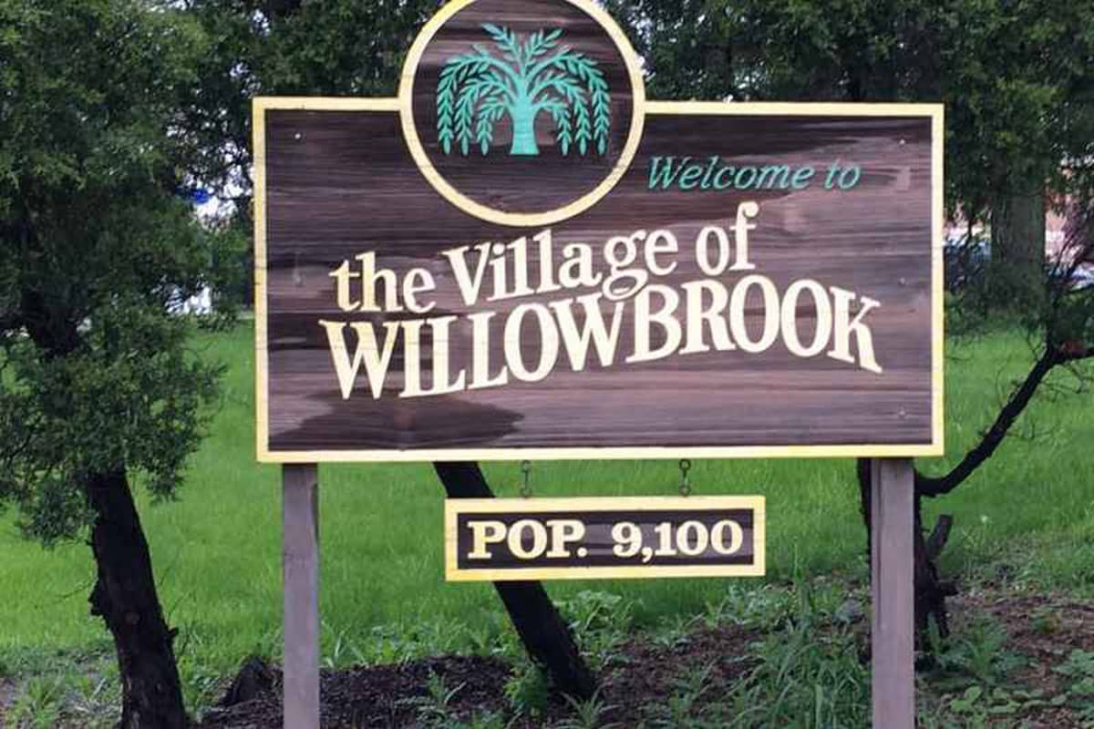 City sign welcoming visitors to the village of Willowbrook, IL population 9,100