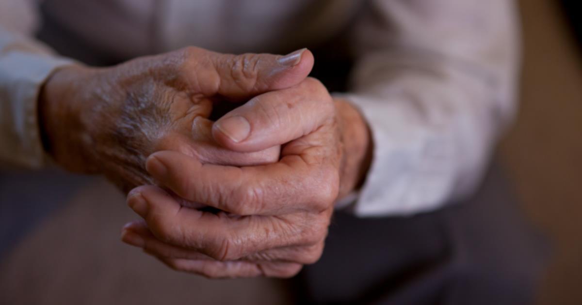 How Older Adults Can Manage Arthritis Hand Pain in the Kitchen